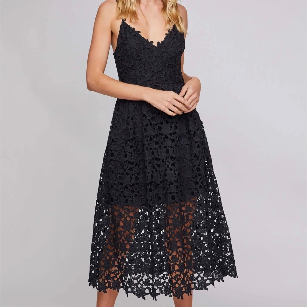 •ASTR LACE A LINE BLACK MIDI DRESS•